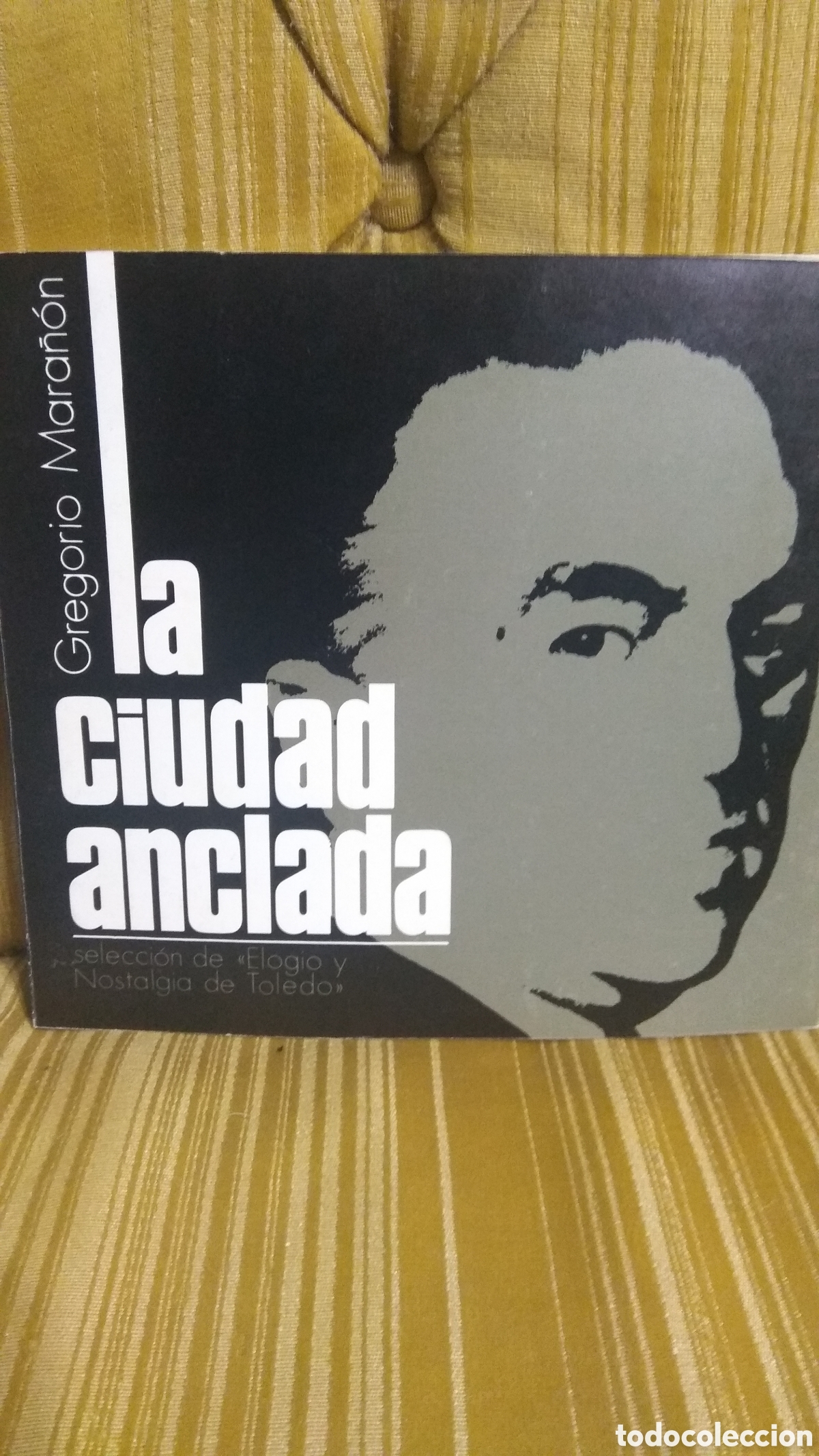 Libros de segunda mano: La ciudad anclada: Gregorio Mara&ntilde;&oacute;n. - Foto 1