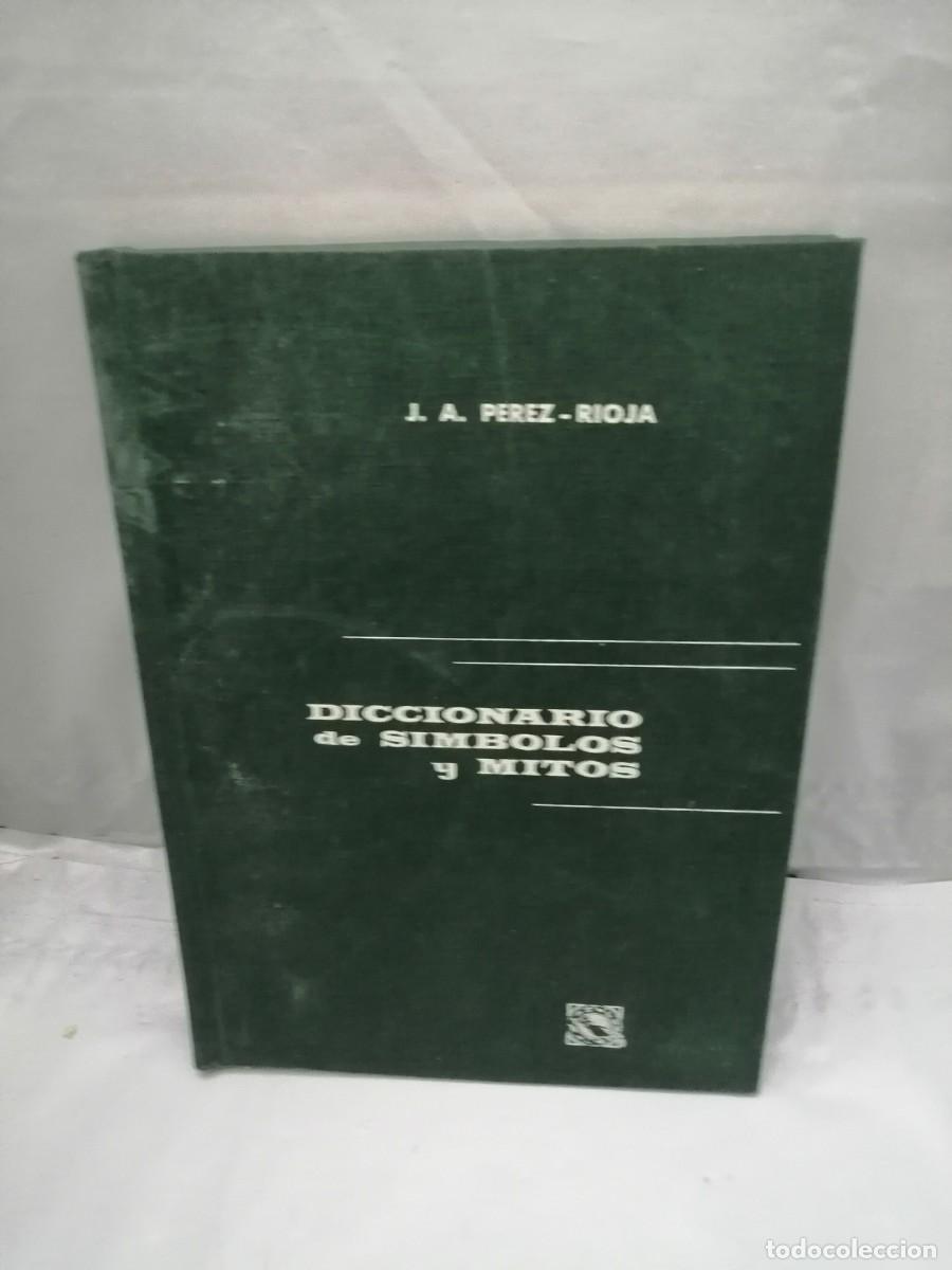 Libri di seconda mano: DICCIONARIO DE S&Iacute;MBOLOS Y MITOS (Primera edici&oacute;n, tapa dura sin sobrecubierta)