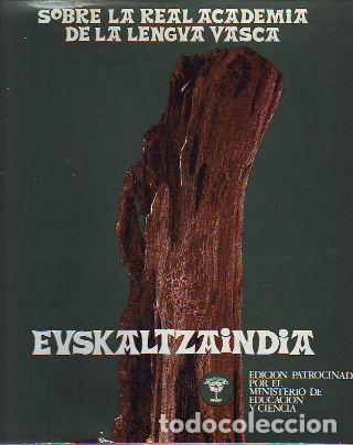 Libros de segunda mano: SOBRE LA REAL ACADEMIA DE LA LENGUA VASCA. EUSKALTZAINDIA. - - Foto 1