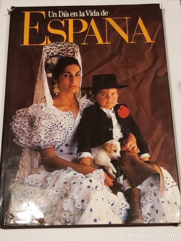 Libros de segunda mano: Un D&iacute;a en la Vida de Espa&ntilde;a - Foto 1