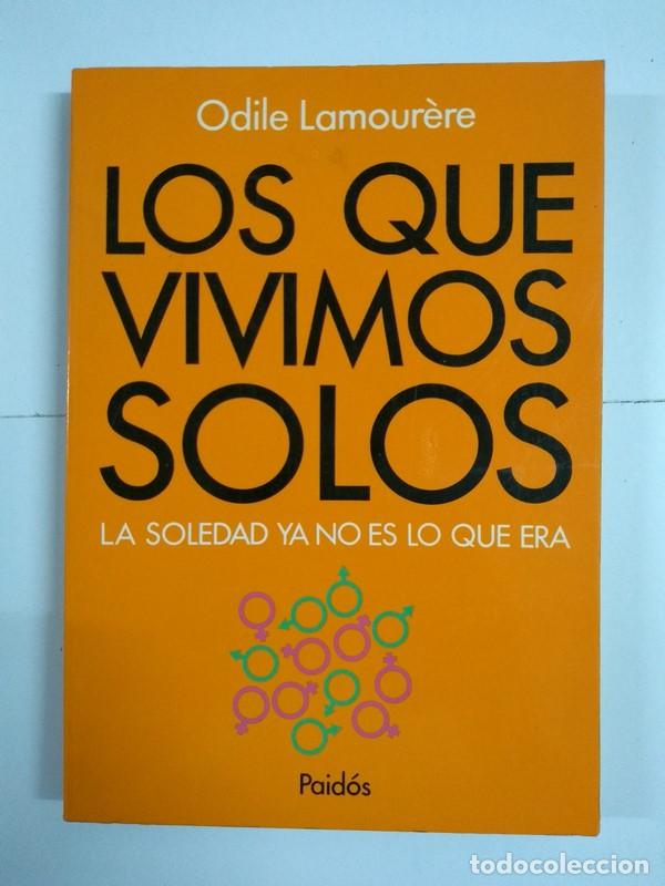 Libros de segunda mano: Los que vivimos solos - Odile Lamour&egrave;re - Foto 1