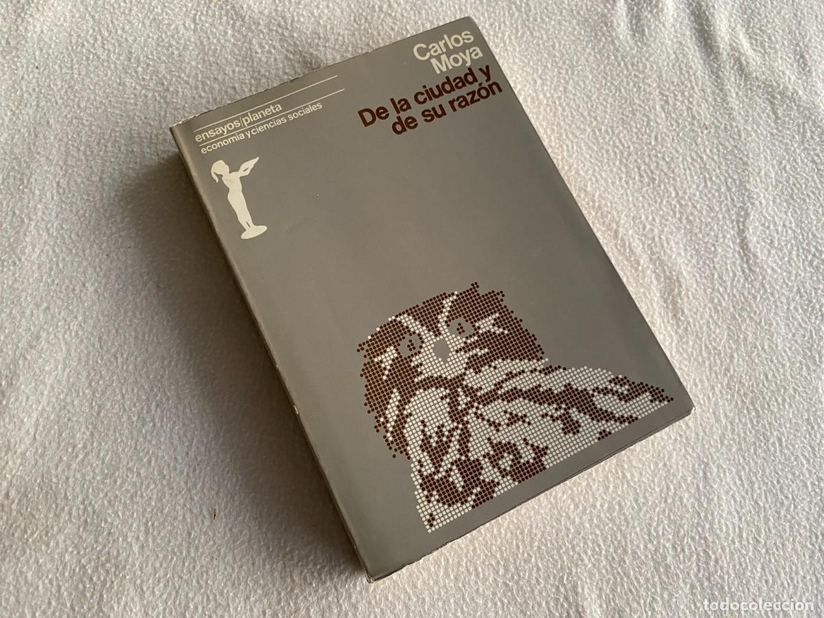 Libros de segunda mano: DE LA CIUDAD Y DE SU RAZON. CARLOS MOYA. PLANETA. - Foto 1