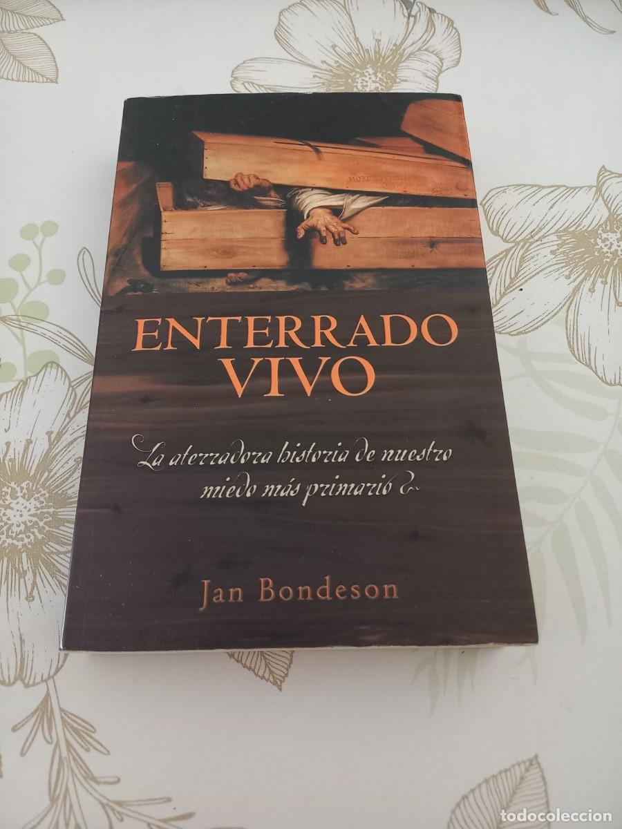 Libros de segunda mano: Enterrado vivo. Jan Bondeson, ediciones B, 1a edici&oacute;n 2002. - Foto 1