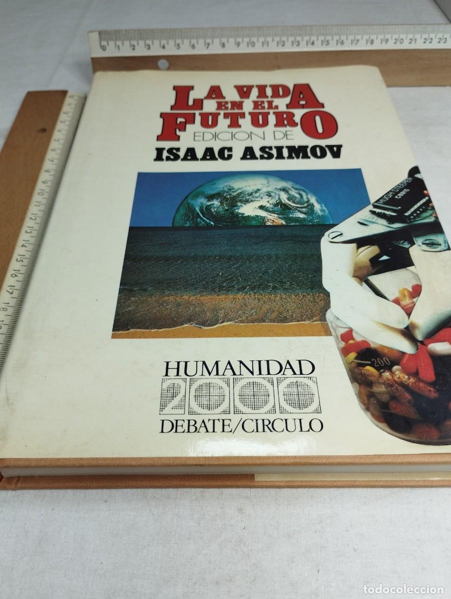 Libros de segunda mano: La vida en el futuro. Isaac Asimov. - Foto 1
