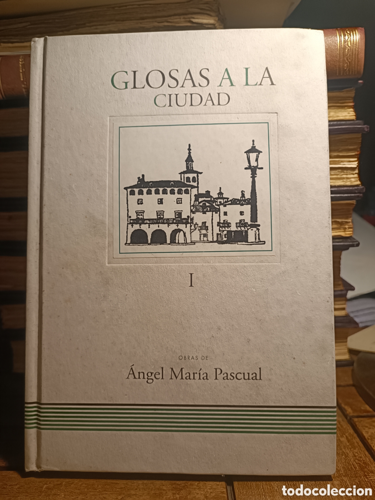 Libros de segunda mano: PASCUAL, Angel Maria. Glosas a la ciudad. 2000. - Foto 1