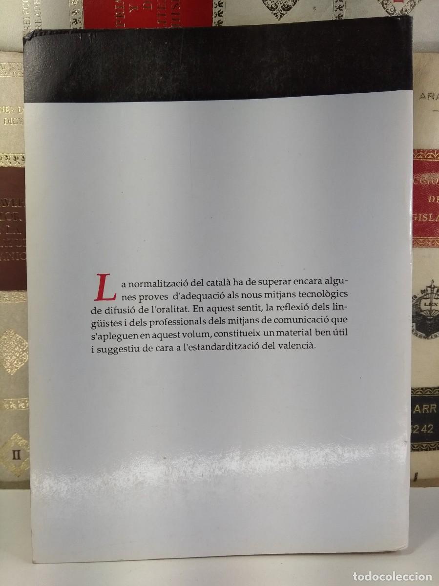 Libros de segunda mano: LA LLENGUA ALS MITJANS DE COMUNICACI&Oacute;. VV.AA. Antoni Ferrando (Ed). - Foto 3