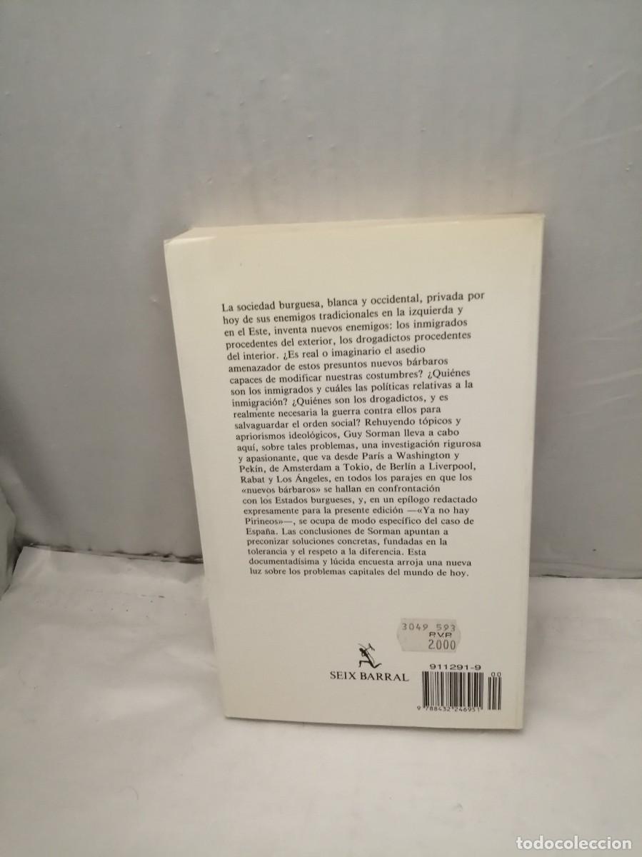 Libros de segunda mano: Esperando a los B&aacute;rbaros (Primera edici&oacute;n) - Foto 2