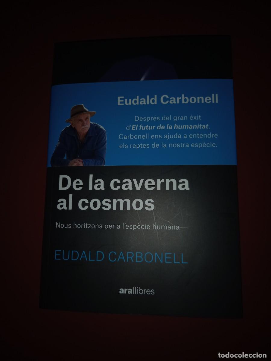 Libros de segunda mano: De la Caverna al cosmos. Eudald Carbonell (en catal&agrave;) 2024 - Foto 1