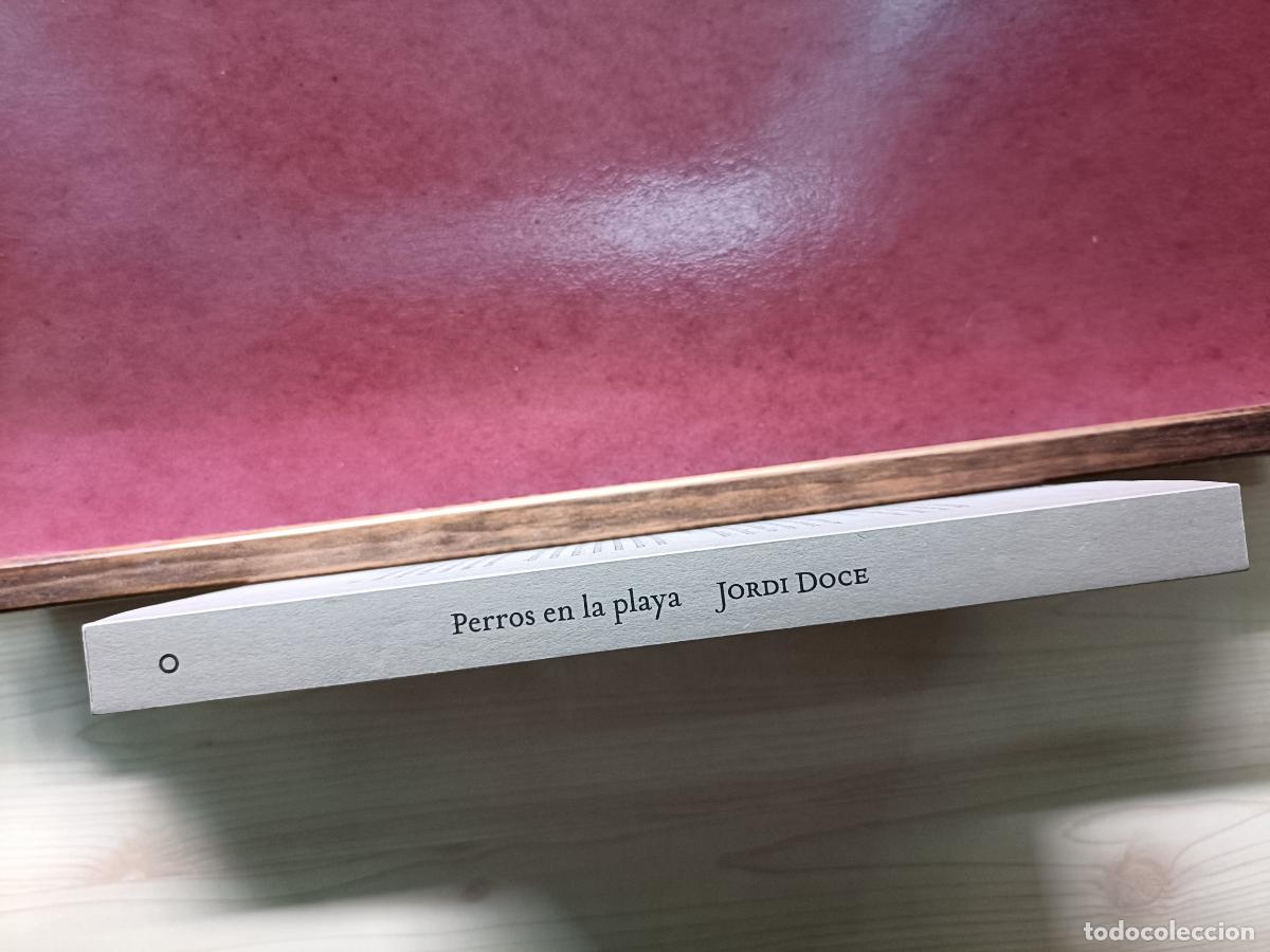 Libros de segunda mano: Perros en la playa. Jordi Doce. La Oficina Ediciones, 2011. - Foto 2