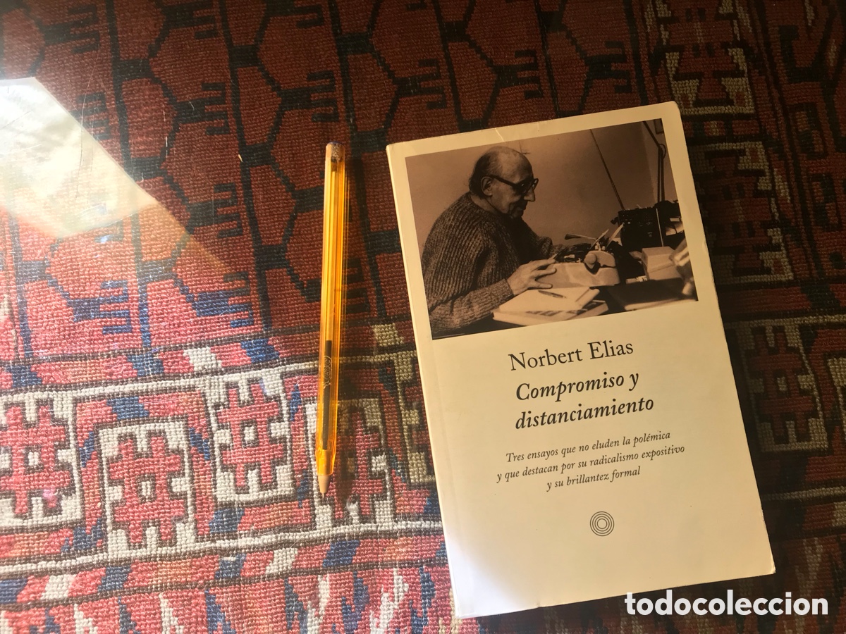 Libros de segunda mano: Compromiso y distanciamiento. Norbert El&iacute;as. Ediciones Pen&iacute;nsula - Foto 1