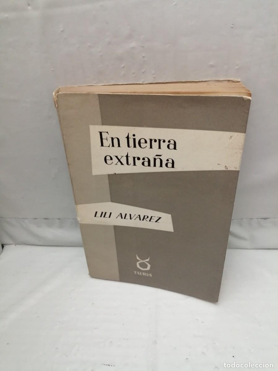 Second hand books: Lili &Aacute;lvarez: EN TIERRA EXTRA&Ntilde;A (Primera edici&oacute;n)