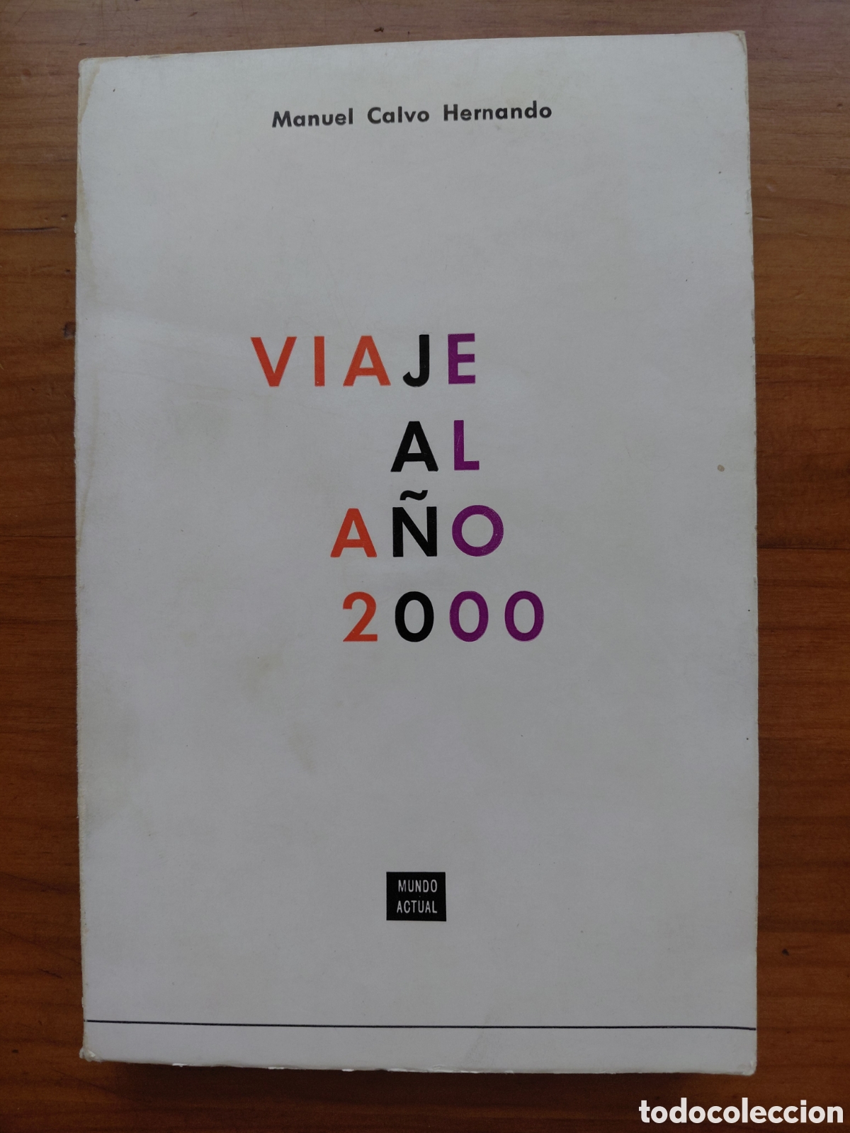 Libros de segunda mano: Viaje al a&ntilde;o 2000, Manuel Calvo Hernando - Foto 1