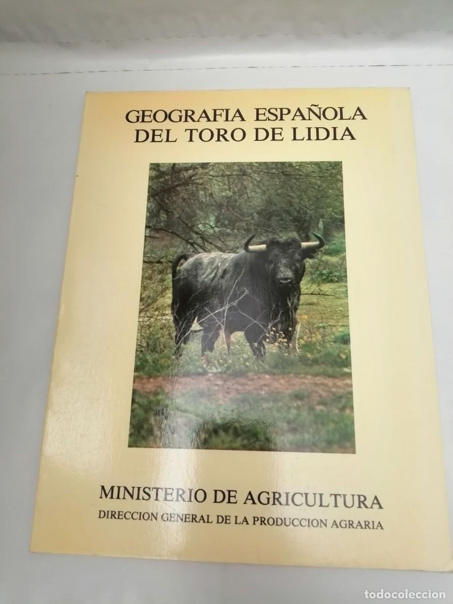 Libros de segunda mano: Geograf&iacute;a espa&ntilde;ola del Toro de Lidia - Foto 1