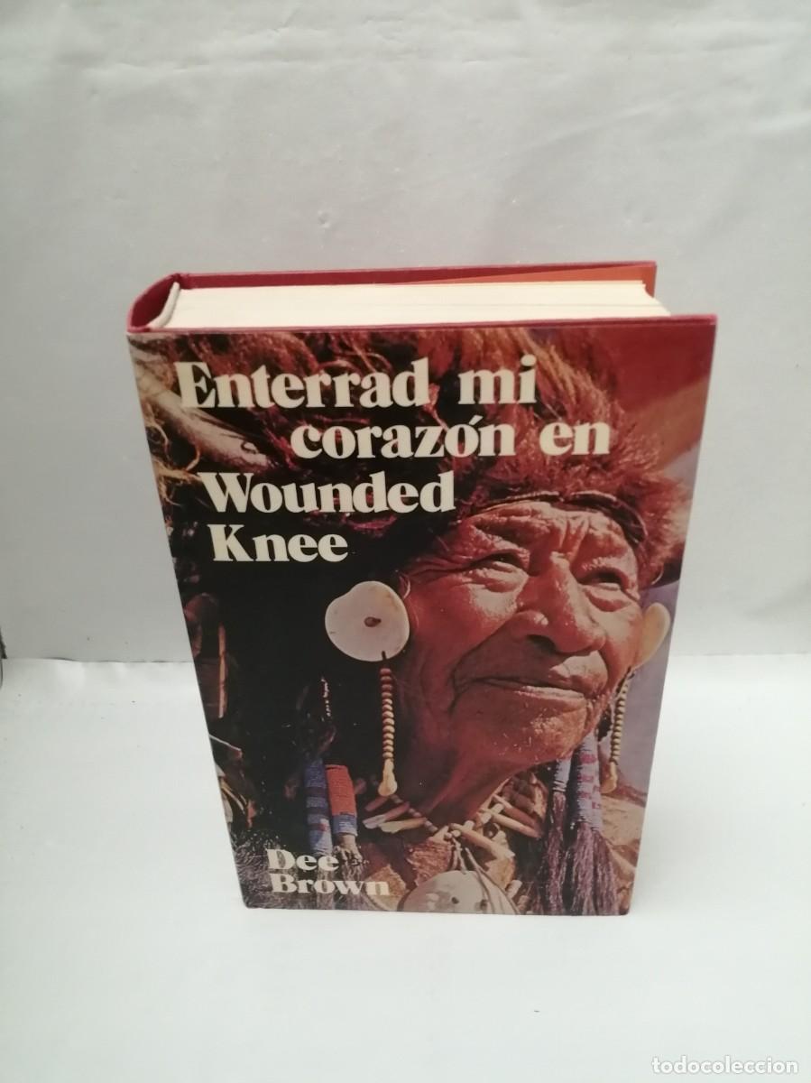 Libri di seconda mano: Enterrad mi Coraz&oacute;n en Wounded Knee (Edici&oacute;n Especial Tapa Dura, Texto &Iacute;ntegro, para Discolibro)