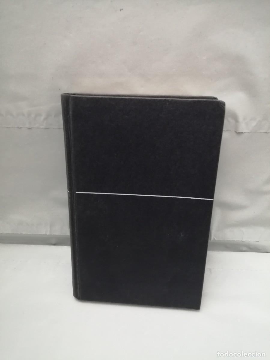 Libri di seconda mano: SOMBRAS Y BULTOS (Primera edici&oacute;n, tapa dura sin sobrecubierta)