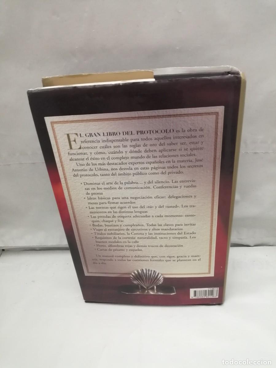Libros de segunda mano: El gran libro del protocolo (Extensa dedicatoria y firma aut&oacute;grafa de autor) PRIMERA EDICI&Oacute;N - Foto 2