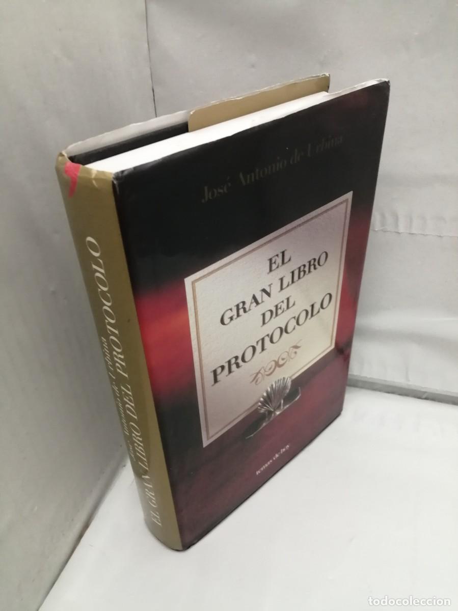 Libros de segunda mano: El gran libro del protocolo (Extensa dedicatoria y firma aut&oacute;grafa de autor) PRIMERA EDICI&Oacute;N - Foto 4
