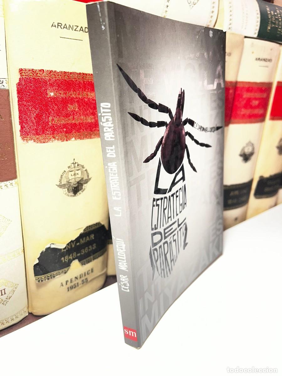 Libros de segunda mano: ESTRATEGIA DEL PAR&Aacute;SITO. C&eacute;sar Mallorqu&iacute;. 2012. - Foto 2