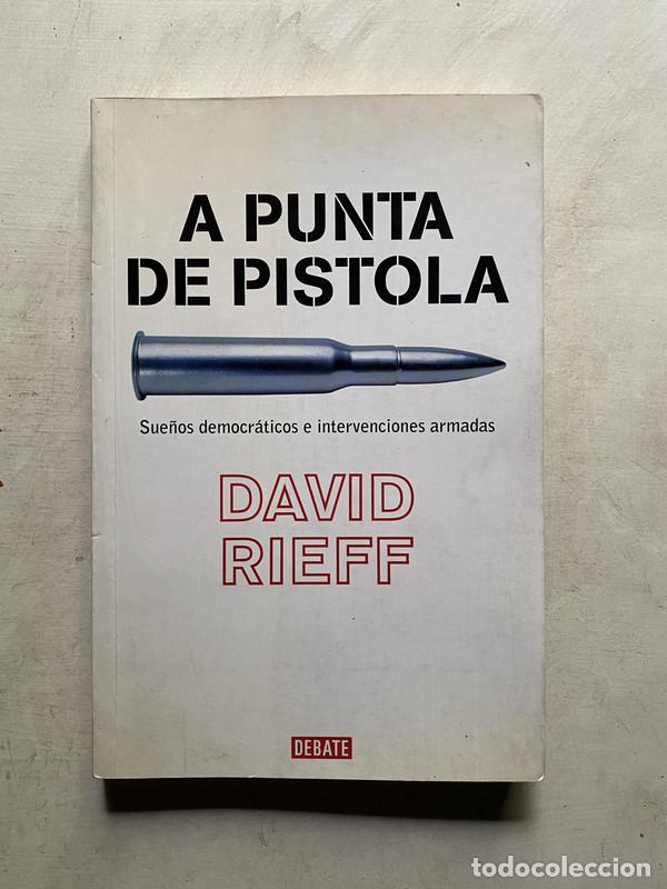 Libros de segunda mano: A punta de pistola - Rieff David - Foto 1