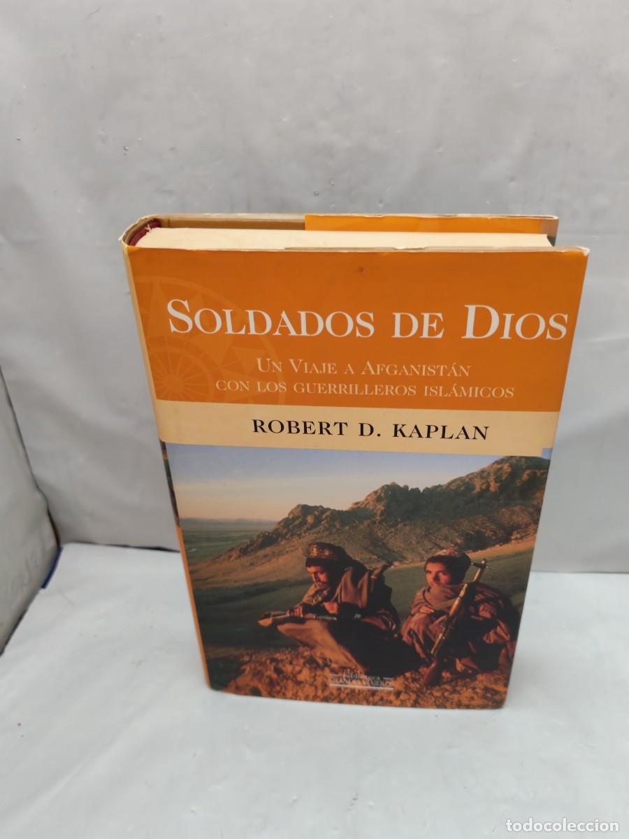 Libros de segunda mano: Robert D. Kaplan: Soldados de Dios (1&ordf; edici&oacute;n, tapa dura, Colecci&oacute;n: Biblioteca Grandes Viajeros)