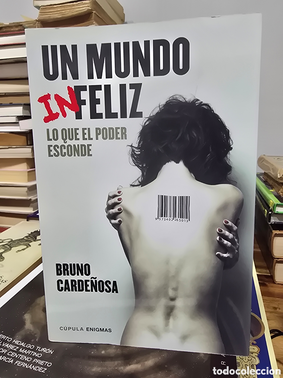 Libros de segunda mano: UN MUNDO INFELIZ Bruno Carde&ntilde;osa LIBROS CUPULA 2014 ensayo de cr&iacute;tica social sobre poder periodismo