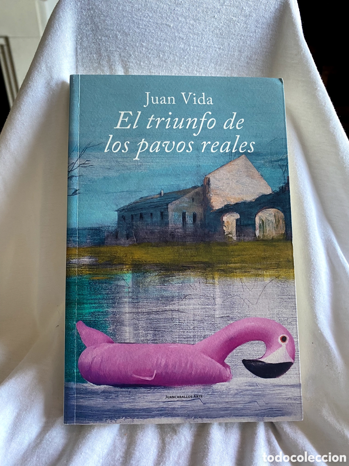 Libros de segunda mano: El triunfo de los pavos reales. Juan Vida