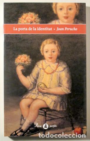 Livres d'occasion: PERUCHO, Joan - LA PORTA DE LA IDENTITAT - Barcelona 1998 - 1&ordf; edici&oacute; - Dedicat