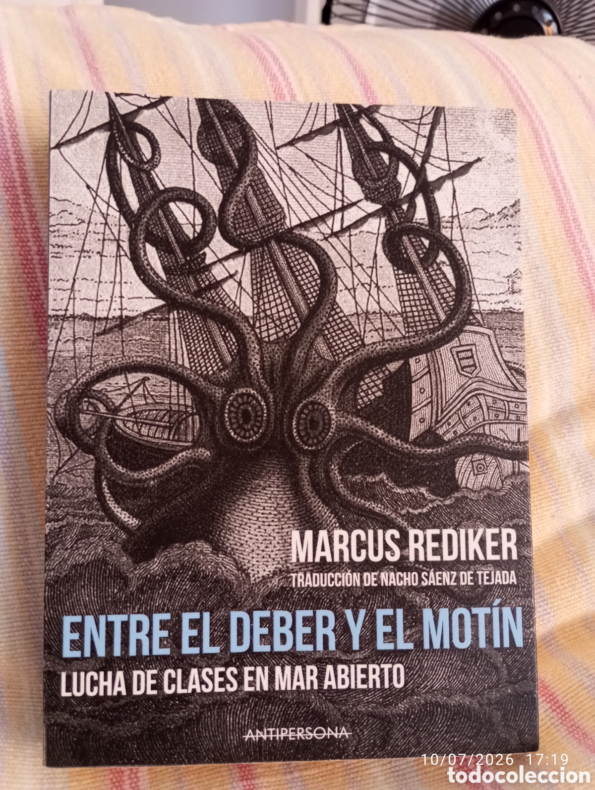 Libros de segunda mano: Entre el deber y el mot&iacute;n . Lucha de clases en el mar abierto . Marcus Rediker .