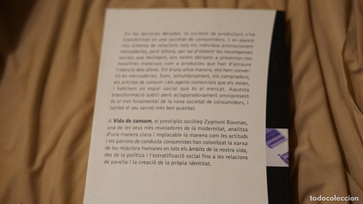 Libros de segunda mano: Zygmunt Bauman - Vida de consum - Viena 2008 - Foto 3