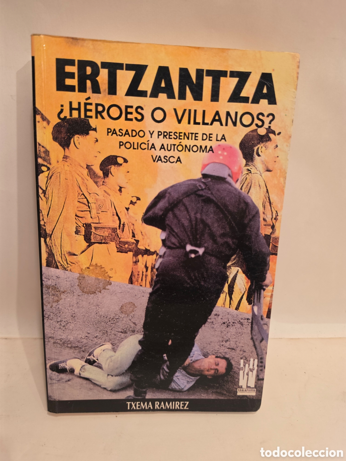 Libros de segunda mano: ERTZANTZA, &iquest;HEROES O VILLANOS? PASADO Y PRESENTE DE LA POLICIA AUTONOMA VASCA. TXALAPARTA 1992.