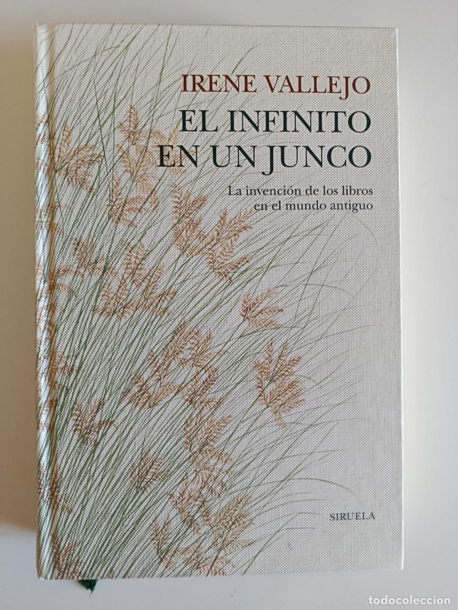 Libros de segunda mano: EL INFINITO EN UN JUNCO. IRENE VALLEJO. LA INVENCI&Oacute;N DE LOS LIBROS EN EL MUNDO ANTIGUO. SIRUELA 2021