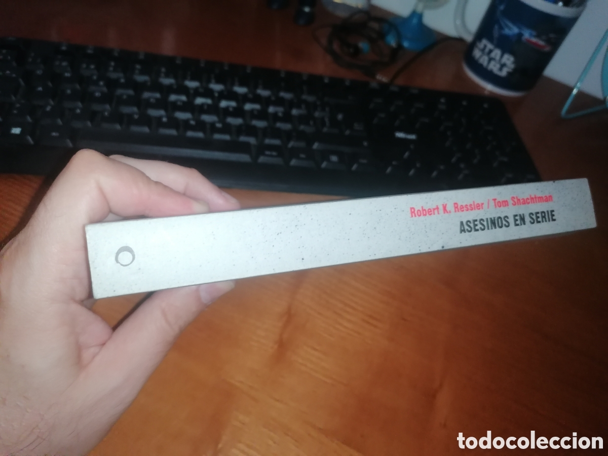 Libros de segunda mano: Libro: ASESINOS EN SERIE + 2 LIBROS DE REGALO - Foto 2