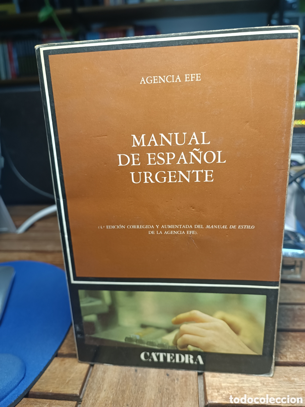 Libros de segunda mano: Manual de espa&ntilde;ol urgente c&aacute;tedra agencia efe primera edici&oacute;n 1986 firma Mari Carmen Panero Menor