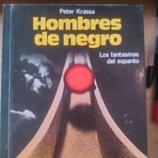 Libros de segunda mano: HOMBRES DE NEGRO. LOS FANTASMAS DEL ESPANTO (BARCELONA, 1982)