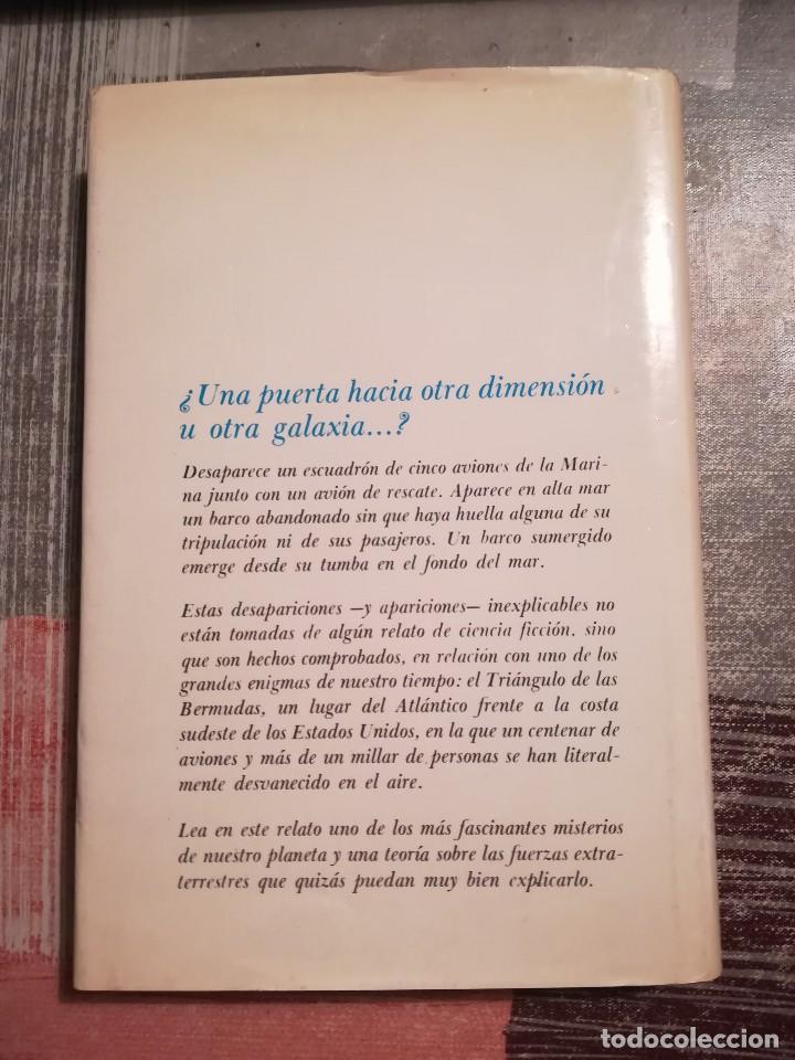 Libros de segunda mano: El tri&aacute;ngulo de las Bermudas - Charles Berlitz - 1978 - Foto 2