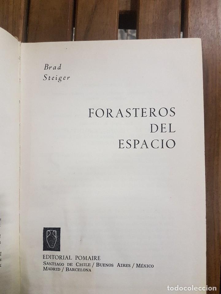 Libros de segunda mano: FORASTEROS DEL ESPACIO,BRAD STEIGER. - Foto 1