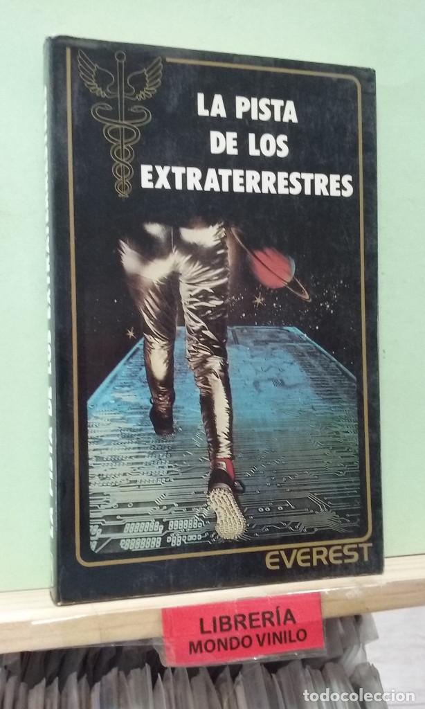 Libros de segunda mano: La pista de los extraterrestres. Guy Tarade - Foto 1