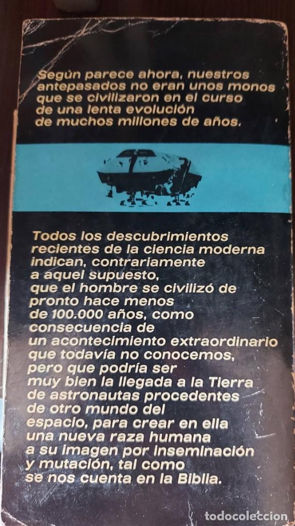 Libros de segunda mano: NUESTROS ASCENDIENTES LLEGADOS DEL COSMOS - MAURICE CHATELAIN - Foto 2