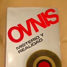 Libros de segunda mano: OVNIS, MISTERIO Y REALIDAD - EDICIONES AURA 1969 - TAPA DURA. Lote 389388449