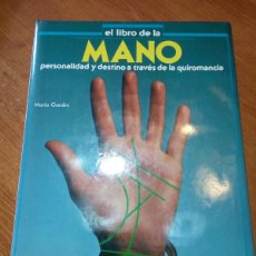 Libros de segunda mano: EL LIBRO DE LA MANO. PERSONALIDAD Y DESTINO A TRAVES DE LA QUIROMANCIA / QUIROMANCIA. Lote 400548344