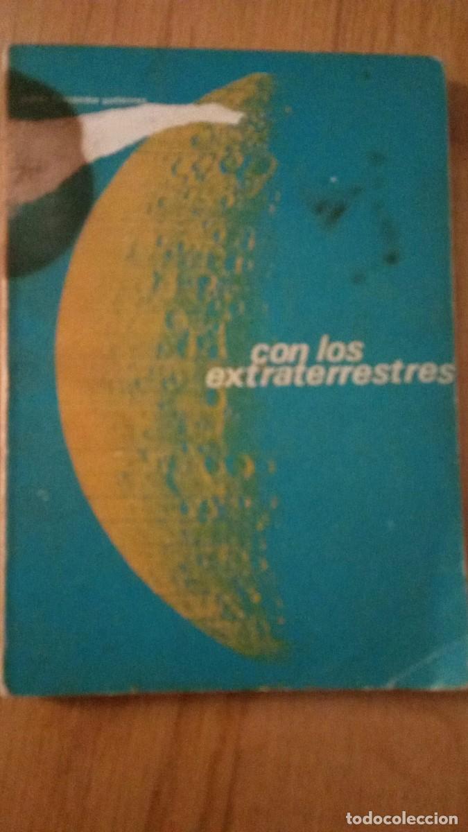 Libros de segunda mano: Libro: Con los extraterrestres - Foto 1