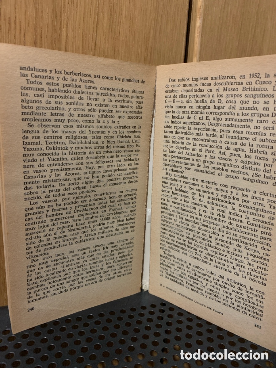 Libros de segunda mano: Nuestros ascendientes llegados del cosmos- MAURICE CHATELAIN - Foto 1