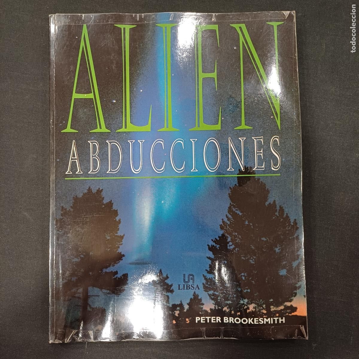 Libros de segunda mano: ALIEN ABDUCCIONES/PETER BROOKESMITH. - Foto 1