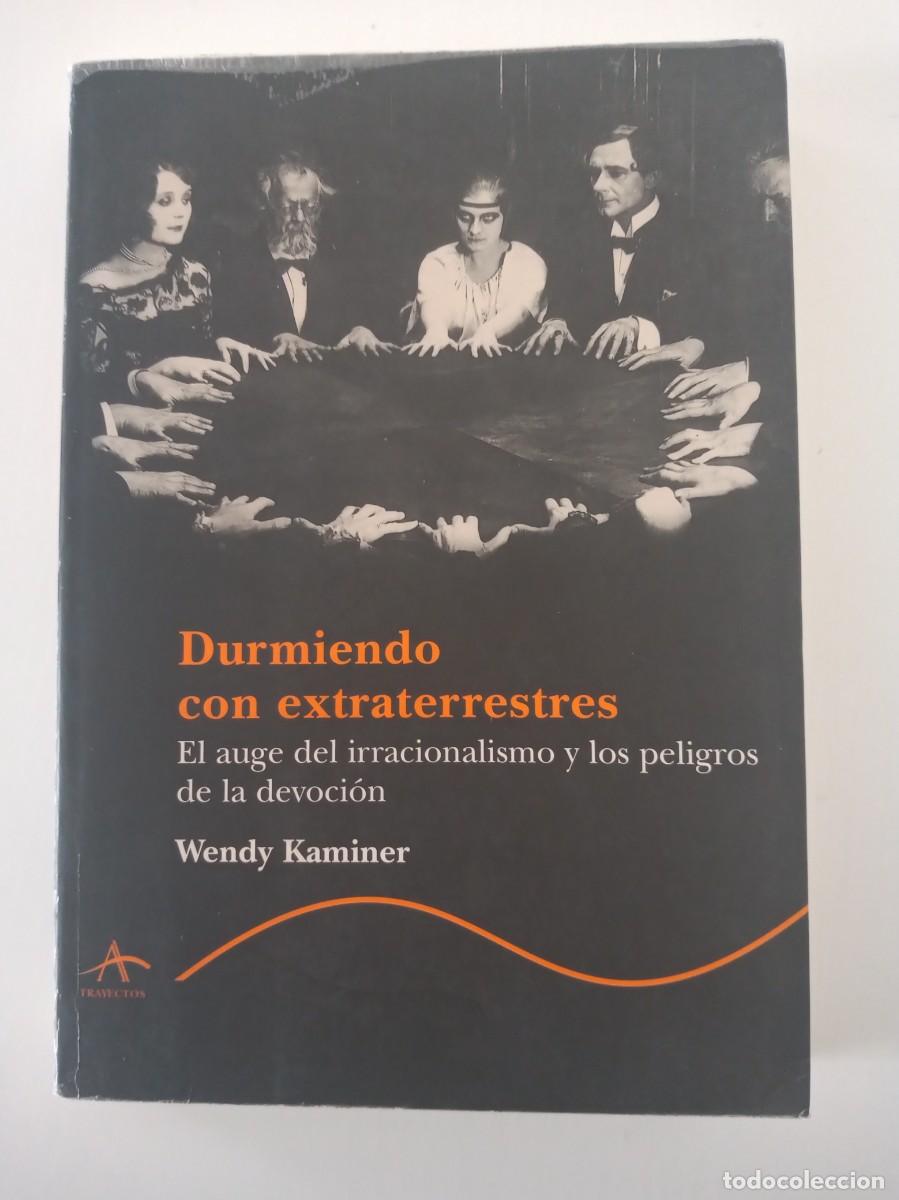 Libros de segunda mano: DURMIENDO CON EXTRATERRESTRES. WENDY KAMINER