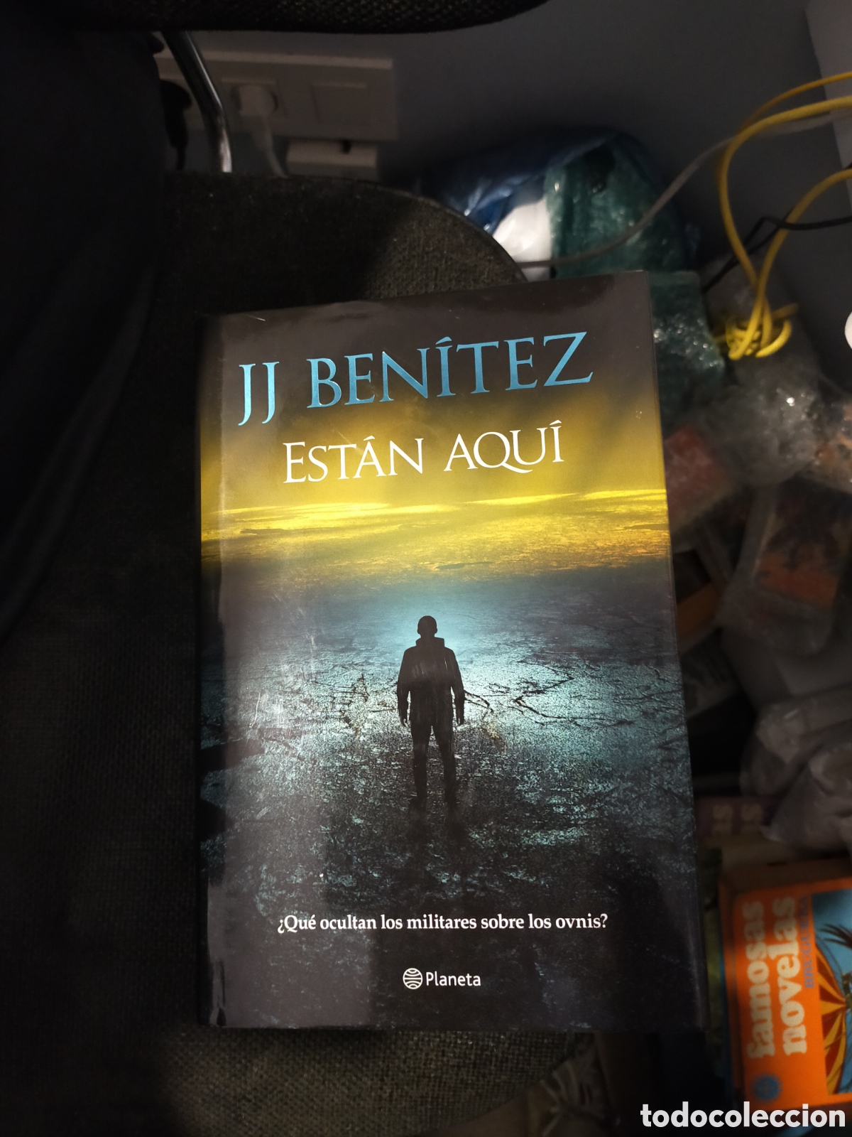 Libros de segunda mano: ESTAN AQU&Iacute; J. J. BEN&Iacute;TEZ PLANETA TAPA DURA CON SOBRECUBIERTA COMO NUEVO