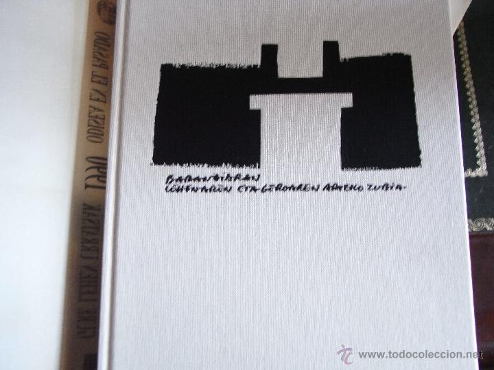Libros de segunda mano: 1990. Odisea en el pasado. Homenaje a Barandiar&aacute;n - Foto 1