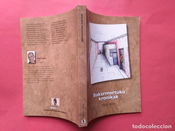 Libros de segunda mano: BAKARMORTUKO KRONIKAK MIKEL ANTZA 2012 ATARAMI&Ntilde;E EUSKERA - Foto 2