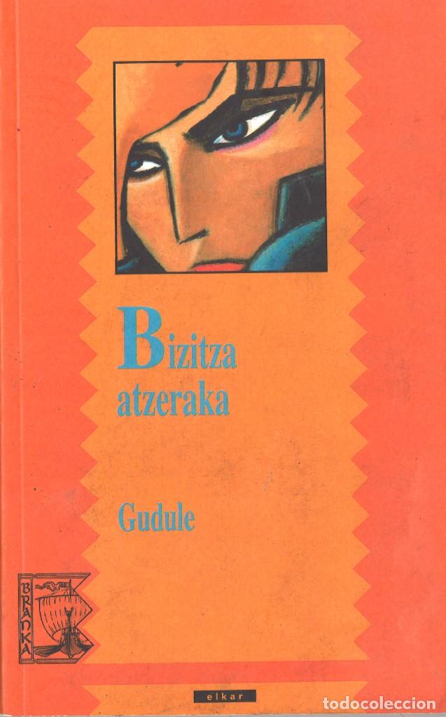 Libros de segunda mano: Bizitza atzeraka. Gudule. 2006. En euskera - Foto 1