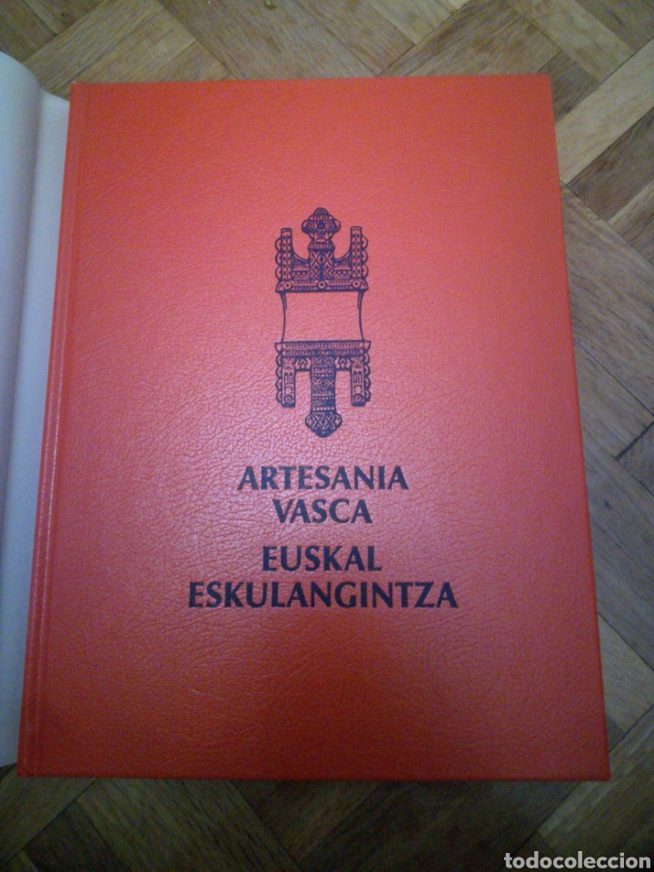 Libros de segunda mano: Artesan&iacute;a Vasca. Euskal Eskulangintza. AGG - Foto 2