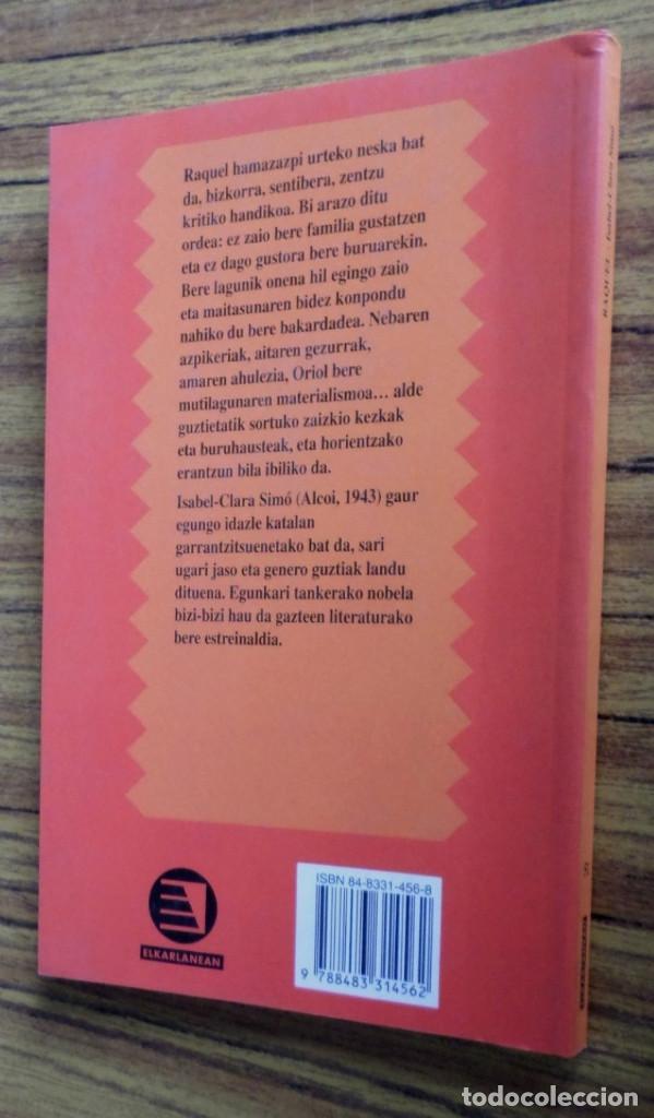 Libros de segunda mano: RAQUEL - Isabel Clara Sim&oacute; - Elkarlanean 2001 - Idioma euskera - Foto 2